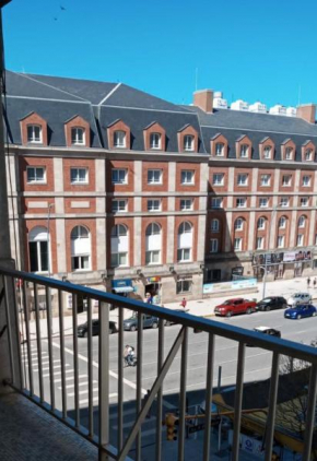 a pasos del mar descubre tu oasis en Mar del Plata Encantador Apartamento con balcón a la calle